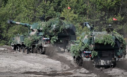 Armatohaubice samobieżne Sił Zbrojnych RP AHS Krab podczas szkolenia polskich i amerykańskich żołnie