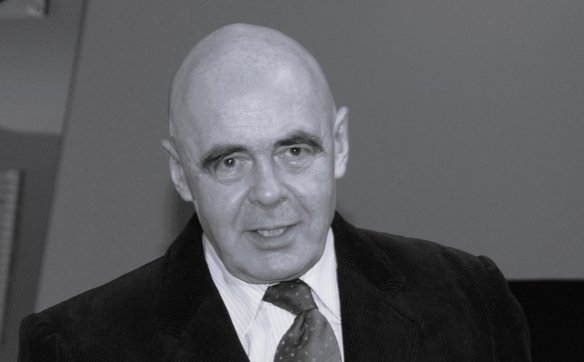 Tym przez dziesięciolecia kształtował warszawską scenę satyryczną