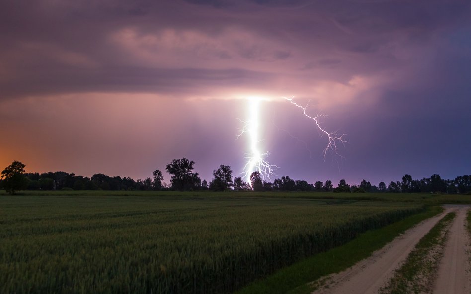 Prognoza pogody na dziś. IMGW wydał ostrzeżenia przed silnymi burzami