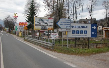 Przestrzeń publiczna na Podhalu bywa zdominowana przez informacyjny chaos, skutecznie psujący krajob