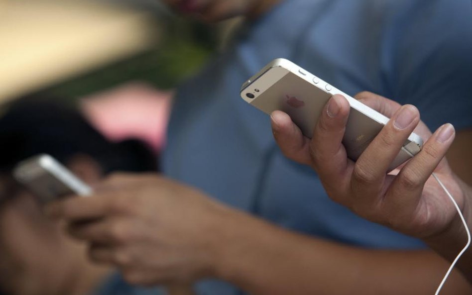 Coraz więcej Facebookowiczów to uzytkownicy smartfonów