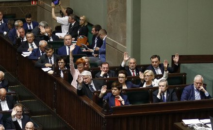 Ministerialne nagrody wstydu: PiS nagradza hojniej niż PO