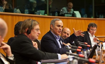 Garri Kasparow z wizytą w Parlamencie Europejskim. W czasie największej aktywności politycznej, w li