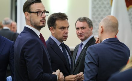 Minister finansów Andrzej Domański (3P) przed posiedzeniem rządu w KPRM w Warszawie