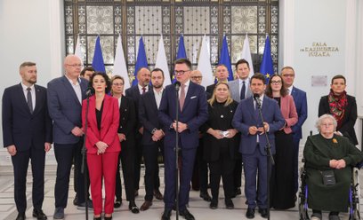 Szymon Hołownia i posłowie Polski 2050 w Sejmie