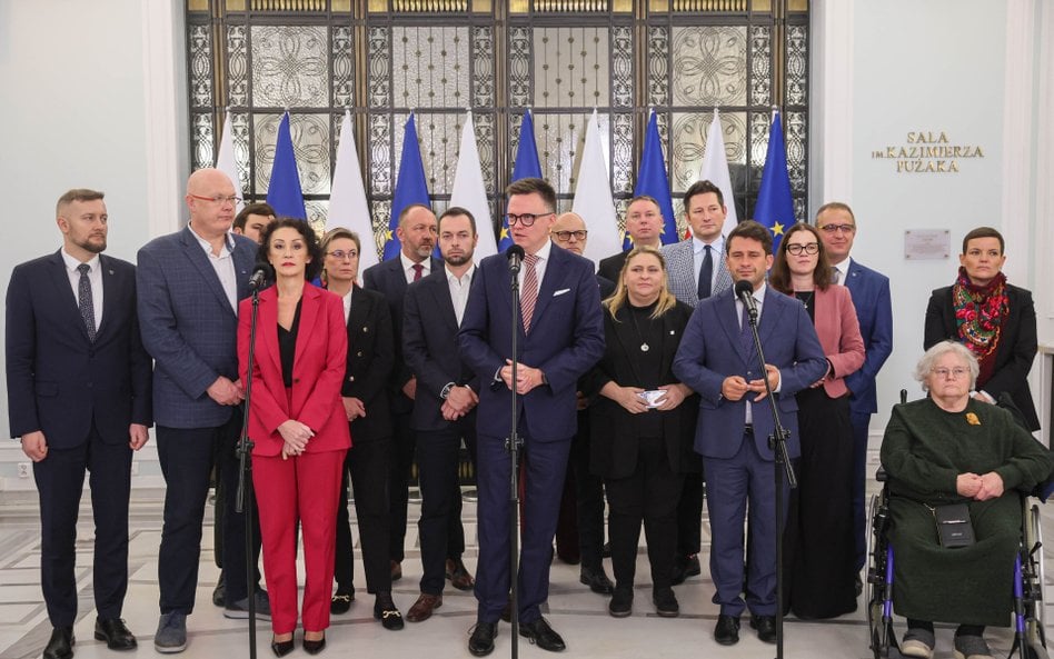 Szymon Hołownia i posłowie Polski 2050 w Sejmie