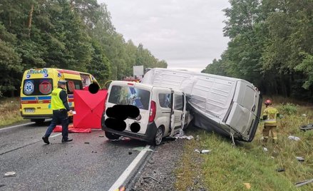 Ciało ofiary wypadku odkryto dopiero na policyjnym parkingu