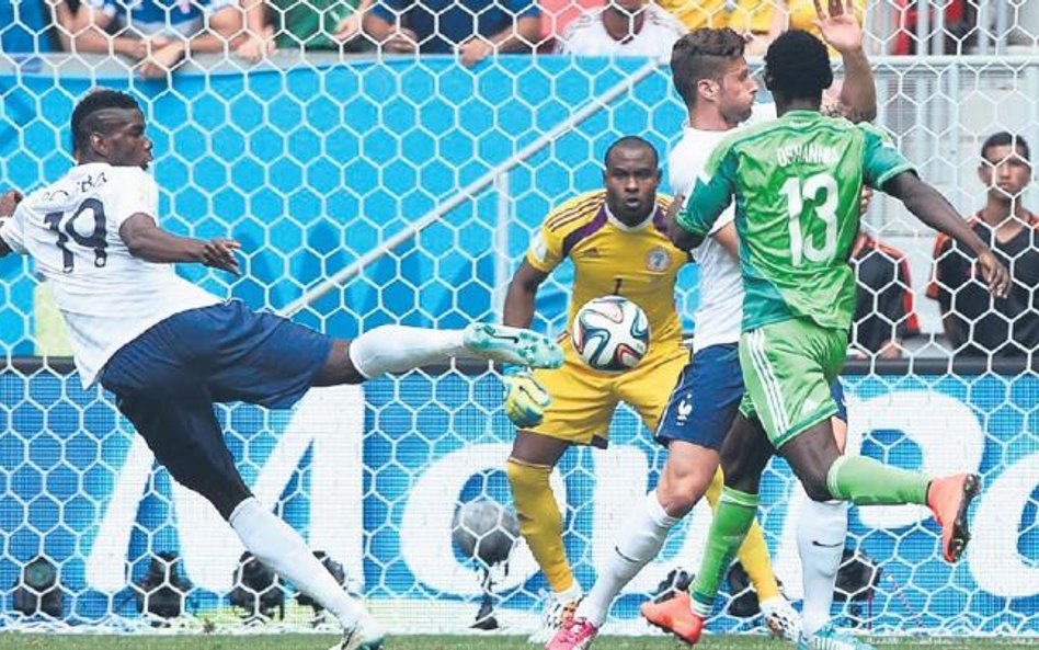 21-letni Paul Pogba (z lewej) strzelił pierwszą bramkę dla Francji w meczu z Nigerią