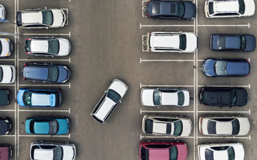 Stłuczka na parkingu: taniej uciec z miejsca wypadku niż dostać mandat