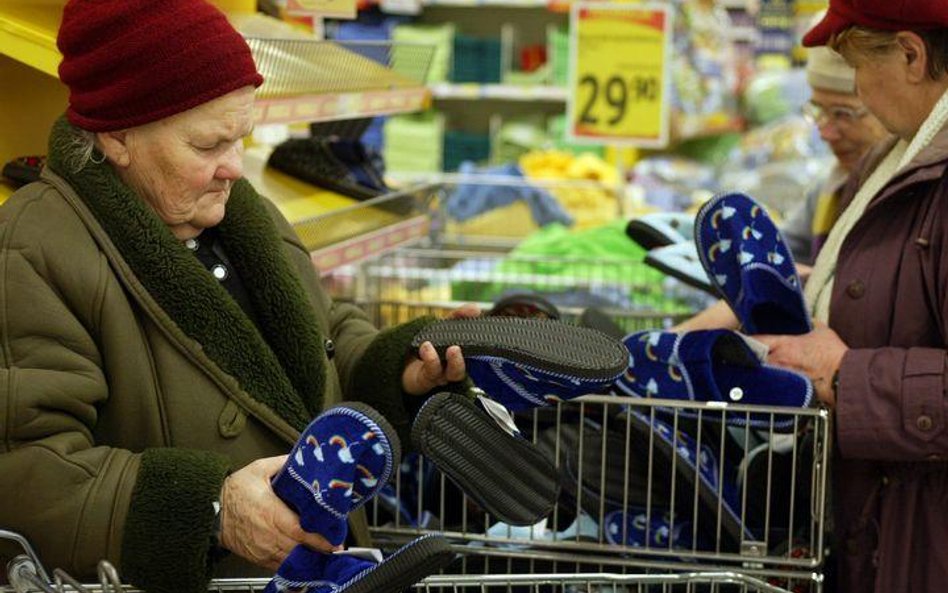 Tanie chiński buty w hipermarkecie Tesco