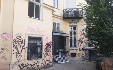 Wspólnota Mieszkaniowa przy ul. Nowy Świat 22 w Warszawie otrzymała wsparcie na usuwanie graffiti i 