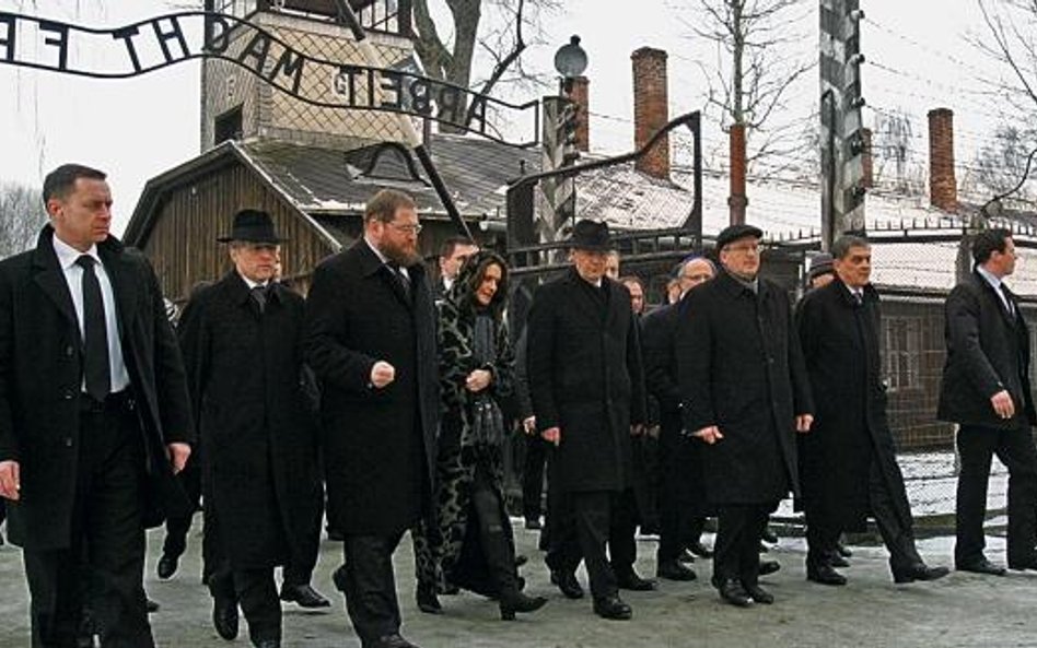 Hołd dla ofiar Auschwitz-Birkenau