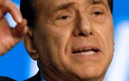 Silvio Berlusconi sprzedaje klub AC Milan, a na czele swojego Mediasetu postawił Berlusconiego junio