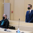 Oskarżony Adam Z. oraz adwokat Ireneusz Adamczak na sali rozpraw Sądu Okręgowego w Poznaniu