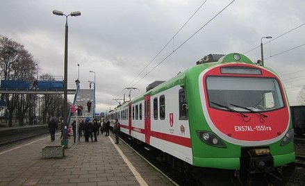 Dworzec w Małkini (By Adam-dalekie-pole (Own work) [CC BY-SA 3.0 (http://creativecommons.org/license