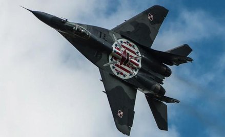 Pokaz pilotów MiG-29 nad Mińskiem Maz. Samoloty te można też zobaczyć w Szwajcarii