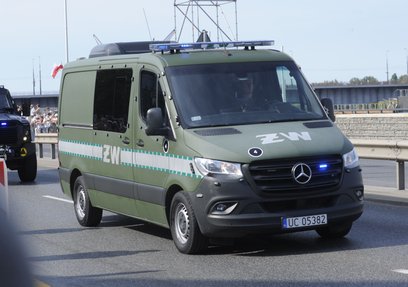 Jak informuje Żandarmeria, na miejsce dotarły już służby