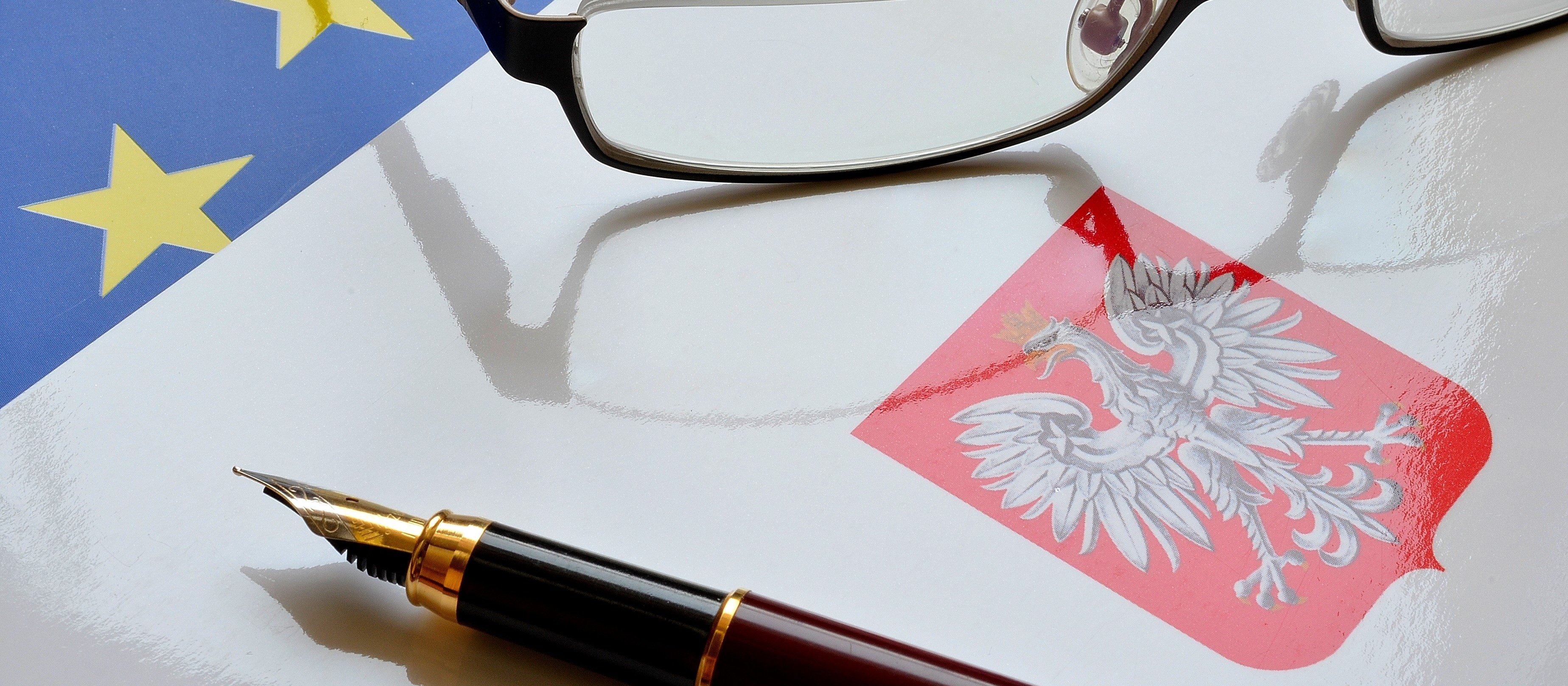 Spada poparcie dla polexitu. Unia Europejska odzyskuje zaufanie Polaków