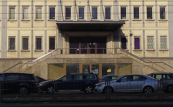 Przez wiele lat w budynku na Czystem mieściła się Scena Na Woli im. Tadeusza Łomnickiego