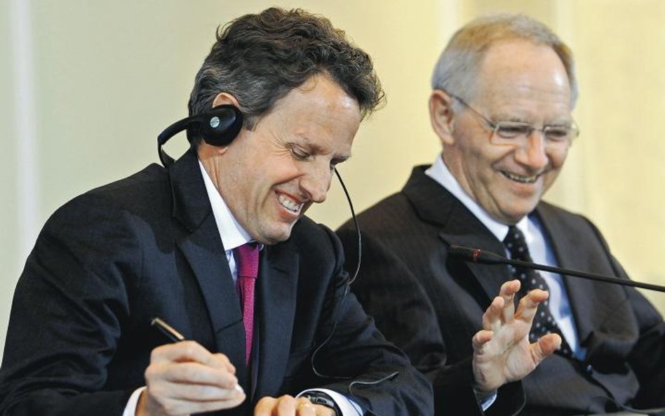 Amerykański sekretarz skarbu Timothy Geithner (z lewej) namawiał na wrz eśniowym spotkaniu Ecofinu w