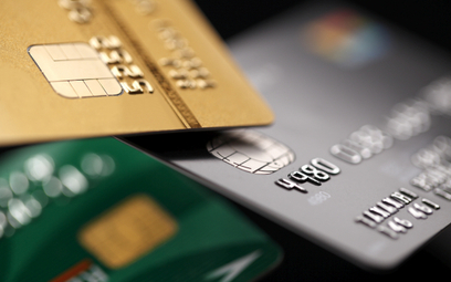 Karta kredytowa ułatwia życie, ale może być kosztowna