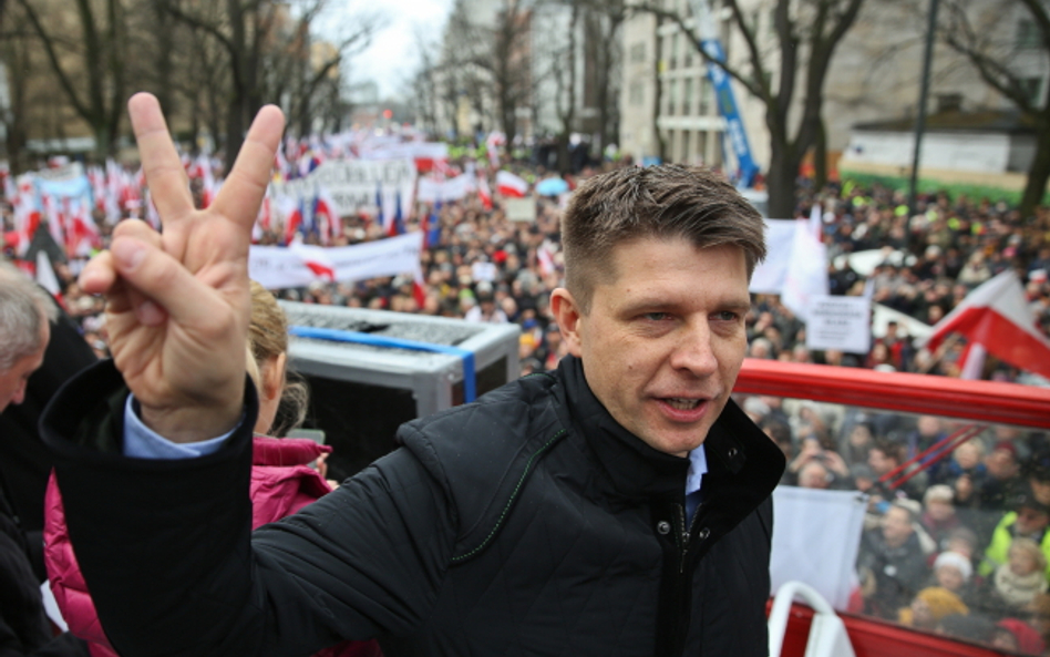 Ryszard Petru na manifestacji zorganizowanej przez KOD