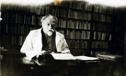 Oto Sprawiedliwy. Doktor Zygmunt Klukowski w swoim gabinecie, 1947 rok