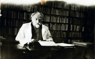Oto Sprawiedliwy. Doktor Zygmunt Klukowski w swoim gabinecie, 1947 rok