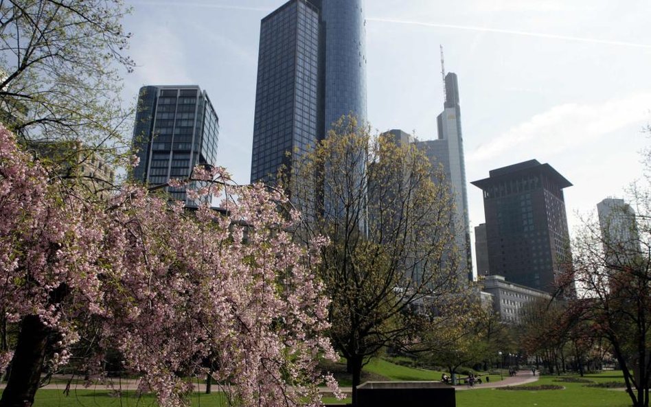 Frankfurt kusi bankierów opuszczających Londyn