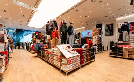 Uniqlo przygotowało współprace z lokalnymi partnerami: CD Projekt Red, Baken oraz graficzką Olą Niep