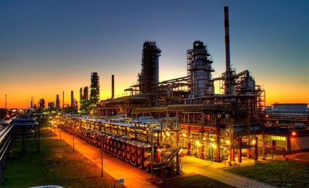 Obecność spółek takich jak PKN Orlen (na zdjęciu rafineria koncernu) na liście firm strategicznych n