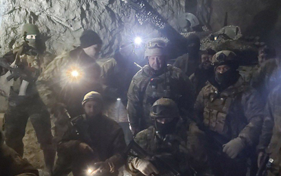 Fotografia mająca przedstawiać najemników z Grupy Wagnera w kopalni soli w Sołedarze
