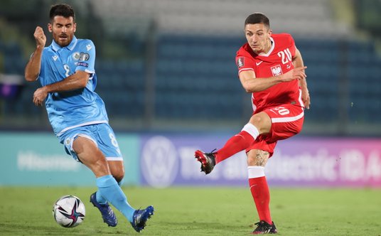 Bartosz Slisz i próbujący zablokować uderzenie Enrico Golinucci