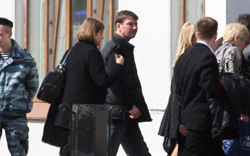 Wciąż nie ma posłów, generałów i członków załogi