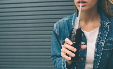 Zbadano wpływ napojów gazowanych na mózg nastolatków