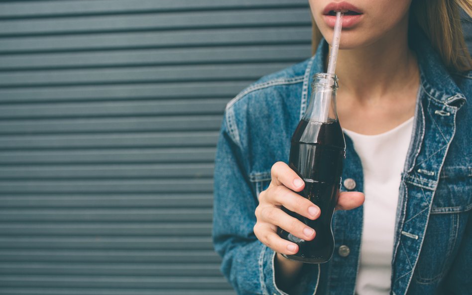 Zbadano wpływ napojów gazowanych na mózg nastolatków