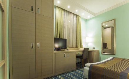 Sprzedaż hotelu z VAT-em czy bez