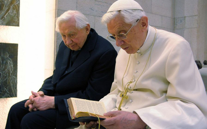 KS. Georg Ratzinger i papież Benedykt XVI (zdjęcie z 2012 roku)