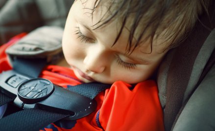 Pojazdy w USA będą przypominać o dziecku w samochodzie