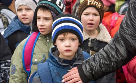 Ewakuowane dzieci ze szkoły-sierocińca w mieście Hulajpołe w obwodzie zaporoskim