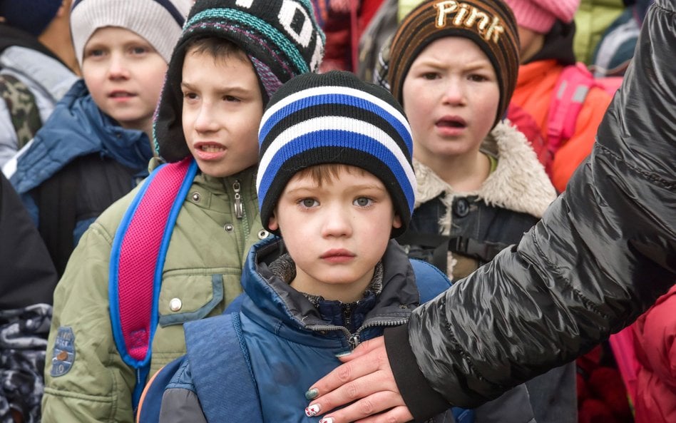 Ewakuowane dzieci ze szkoły-sierocińca w mieście Hulajpołe w obwodzie zaporoskim