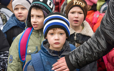Ewakuowane dzieci ze szkoły-sierocińca w mieście Hulajpołe w obwodzie zaporoskim