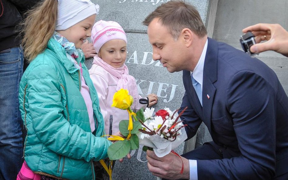 Sondaż: Polacy chcą głosować w referendum Dudy