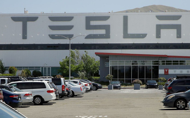 Tesla musi zapłacić byłym pracownikom 137 mln dolarów