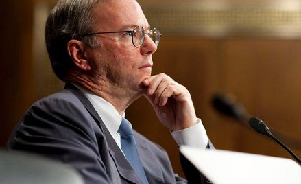 Eric Schmidt podczas przesłuchania przez senacką komisję
