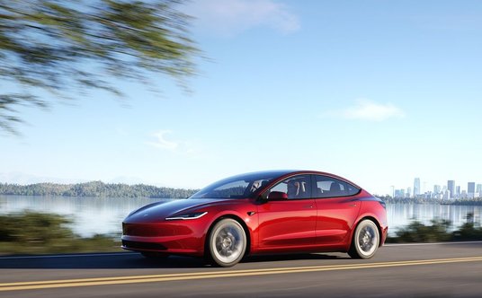 Tesla 3 - drugi najpopularniejszy model EV w Polsce w 2025 roku.