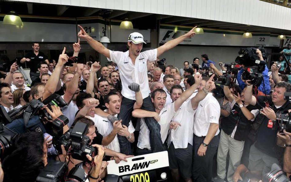 Jenson Button świętuje mistrzowski tytuł