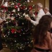 Rząd ubiera choinkę, premier życzy zgody