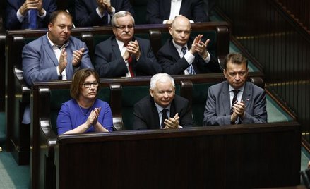 Sondaż: PiS potrzebuje koalicjanta