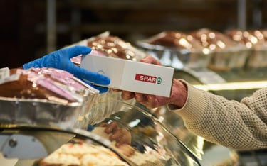 Rząd węgierski siłą chce przejąć sieć supermarketów Spar